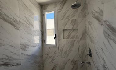 Deparatamento de tres ambientes con cochera y terraza a la venta en Wilde