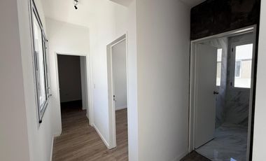 Deparatamento de tres ambientes con cochera y terraza a la venta en Wilde