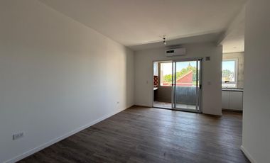 Deparatamento de tres ambientes con cochera y terraza a la venta en Wilde