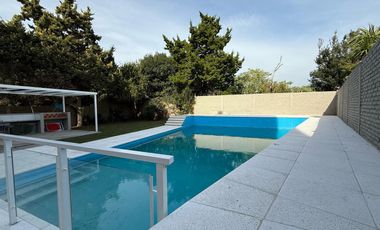 Deparatamento de tres ambientes con cochera y terraza a la venta en Wilde