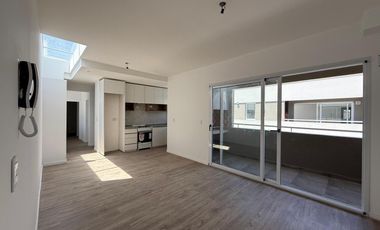 Deparatamento de tres ambientes con cochera y terraza a la venta en Wilde