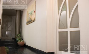 Casa Céntrica con Salón Comercial