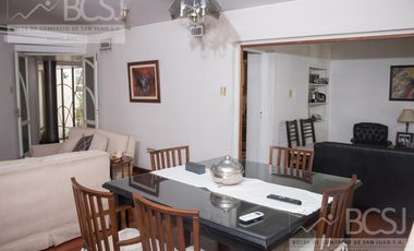 Casa Céntrica con Salón Comercial