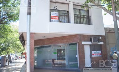 Casa Céntrica con Salón Comercial