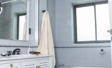 Casa Céntrica con Salón Comercial