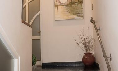 Casa Céntrica con Salón Comercial