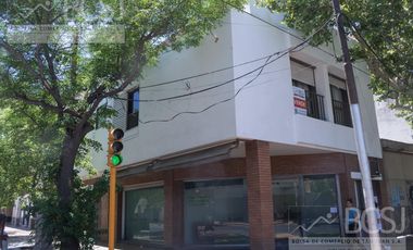 Casa Céntrica con Salón Comercial