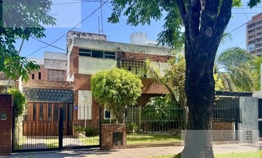 CASA 5 AMBIENTES EN FLORENCIO VARELA CENTRO , LOTE 532mt2.
