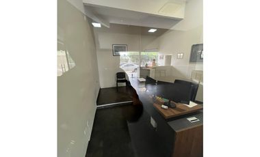 COSTA DEL ESTE / 233M / 2 PARKING / PISO BAJO / SOBRE VIA / OFICINAS