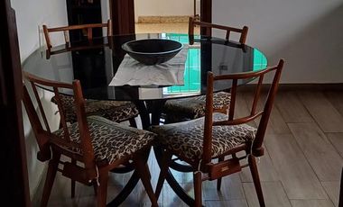 Casa de cinco ambientes con jardin y cochera a la venta en Ezpeleta