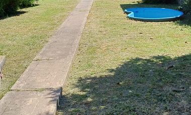 Casa de cinco ambientes con jardin y cochera a la venta en Ezpeleta