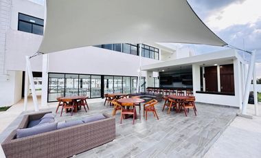 Residencia nueva dentro de privada