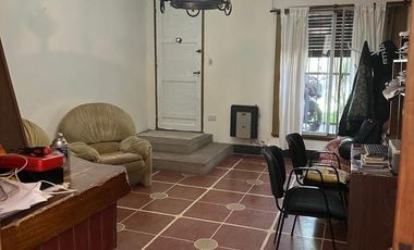 Casa en venta - 3 Dormitorios 2 Baños - La Plata