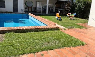 Casa en venta - 3 Dormitorios 2 Baños - La Plata