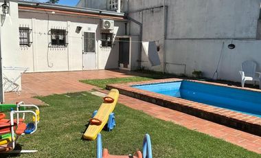 Casa en venta - 3 Dormitorios 2 Baños - La Plata
