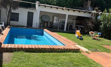 Casa en venta - 3 Dormitorios 2 Baños - La Plata