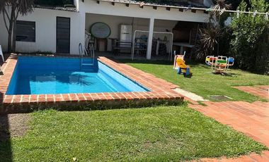 Casa en venta - 3 Dormitorios 2 Baños - La Plata