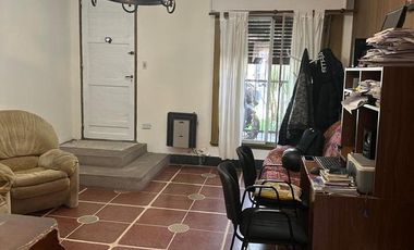 Casa en venta - 3 Dormitorios 2 Baños - La Plata
