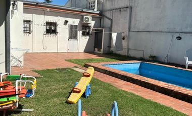 Casa en venta - 3 Dormitorios 2 Baños - La Plata