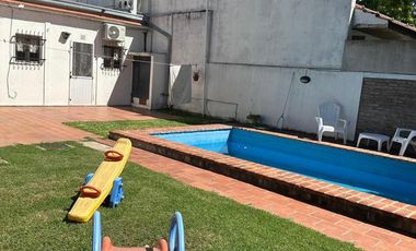 Casa en venta - 3 Dormitorios 2 Baños - La Plata
