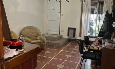 Casa en venta - 3 Dormitorios 2 Baños - La Plata