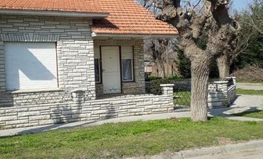 Casa en venta - 3 Dormitorios 2 Baños 4 Cocheras - 600Mts2 - Mechongue