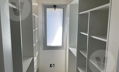 Casa en venta con renta - Barrio La Horqueta de Echeverria, Canning