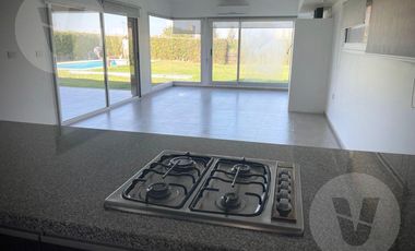 Casa en venta con renta - Barrio La Horqueta de Echeverria, Canning