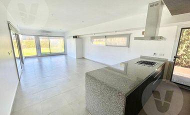 Casa en venta con renta - Barrio La Horqueta de Echeverria, Canning