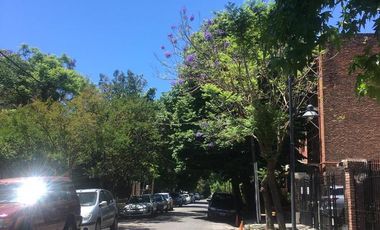 Venta Casa Estilo Inglés – 5 Ambientes en Excelente Lote, Olivos