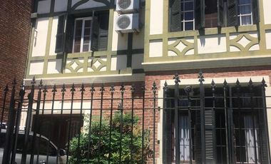 Venta Casa Estilo Inglés – 5 Ambientes en Excelente Lote, Olivos