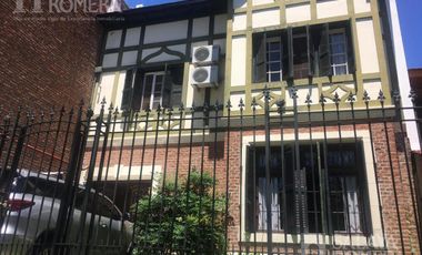 Venta Casa Estilo Inglés – 5 Ambientes en Excelente Lote, Olivos