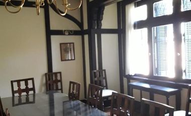 Venta Casa Estilo Inglés – 5 Ambientes en Excelente Lote, Olivos