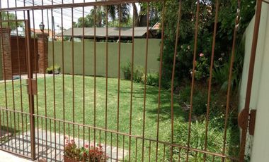 Casa en venta - 4 Dormitorios 3 Baños - Merlo