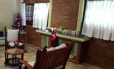 Casa en venta - 4 Dormitorios 3 Baños - Merlo