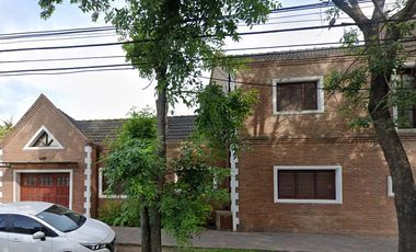 Casa en venta - 4 Dormitorios 3 Baños - Merlo