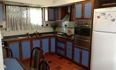 Casa en venta - 4 Dormitorios 3 Baños - Merlo