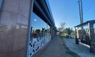 VENTA LOCAL AV REMEDIOS DE ESCALADA PLAYA DE ESTACIONAMIENTO