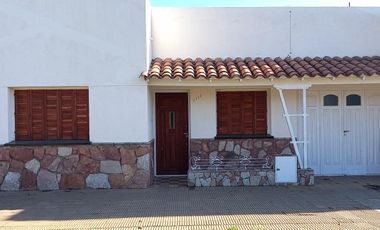 Casa en venta - 2 Dormitorios 1 Baños 2 Cocheras - 300Mts2 - Necochea