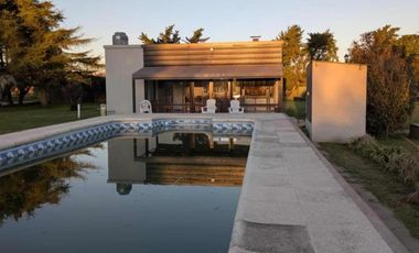 Casa en venta - 2 Dormitorios 2 Baños - Carmen de Areco