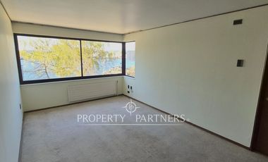 Amplio departamento con vista al Río Calle-Calle en la costanera de Valdivia