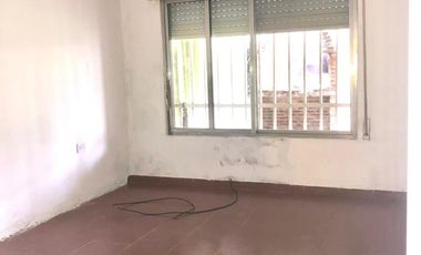 Casa en venta 1 dormitorio + comodín y cochera doble