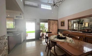 Casa en venta - 4 Dormitorios 4 Baños - Barracas