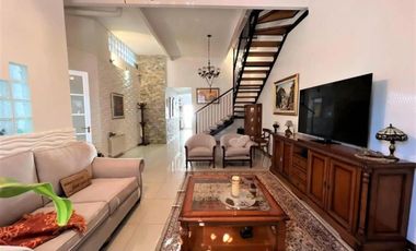 Casa en venta - 4 Dormitorios 4 Baños - Barracas