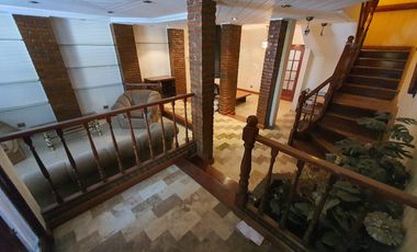 Casa de 4 dormitorios, parque y quincho en Lomas de Zamora