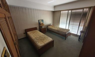 Casa de 4 dormitorios, parque y quincho en Lomas de Zamora