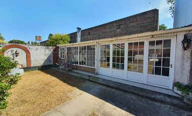 Casa de 4 dormitorios, parque y quincho en Lomas de Zamora