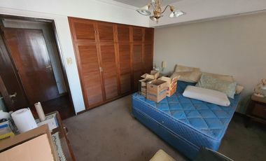 Casa de 4 dormitorios, parque y quincho en Lomas de Zamora