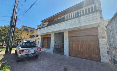 Casa de 4 dormitorios, parque y quincho en Lomas de Zamora