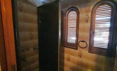 Casa de 4 dormitorios, parque y quincho en Lomas de Zamora